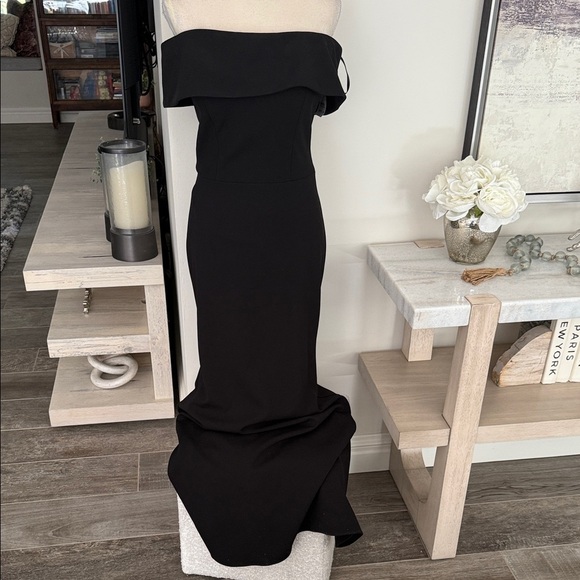Betsey & Adam Elegant Black Off-Shoulder Dress w stunning cascade train size 10 - Picture 1 of 6